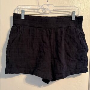 LOFT: Women’s Black Shorts w/ Pockets (front/back)